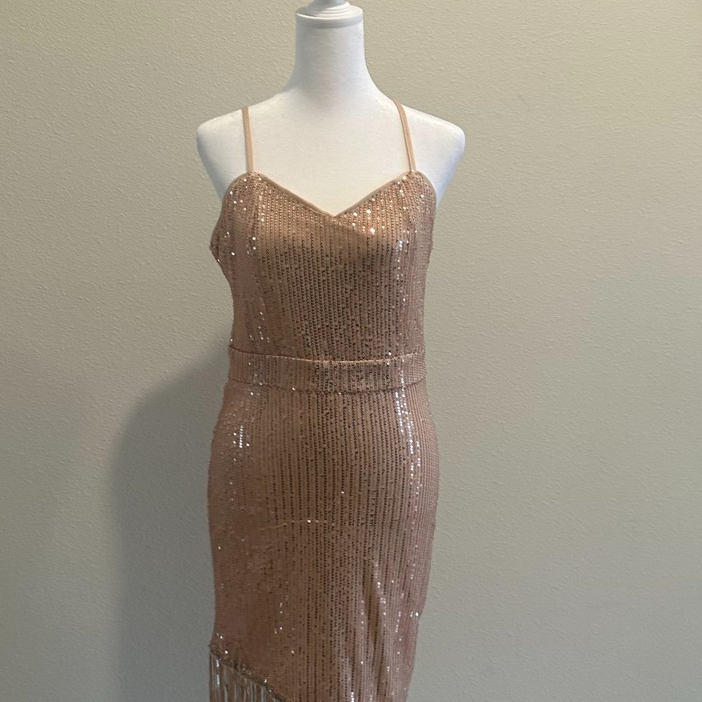 Sequins & Gold - Picture 2 of 5